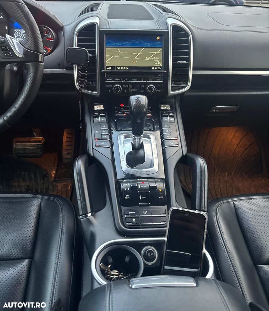Porsche Cayenne - 30