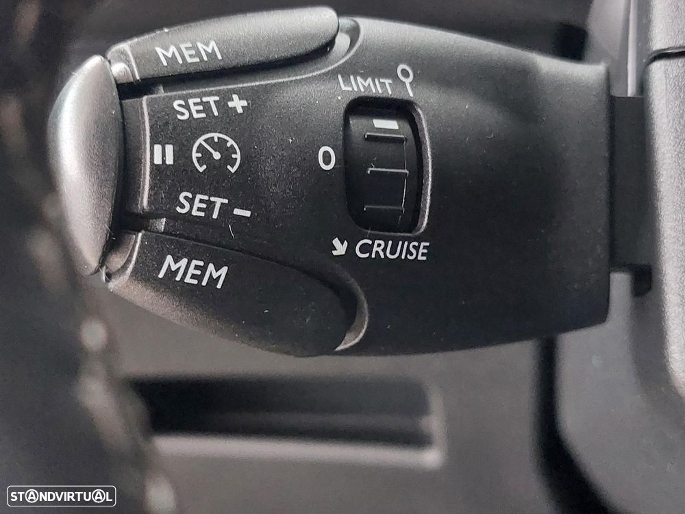 Peugeot 5008 1.5 BlueHDi Allure - 23