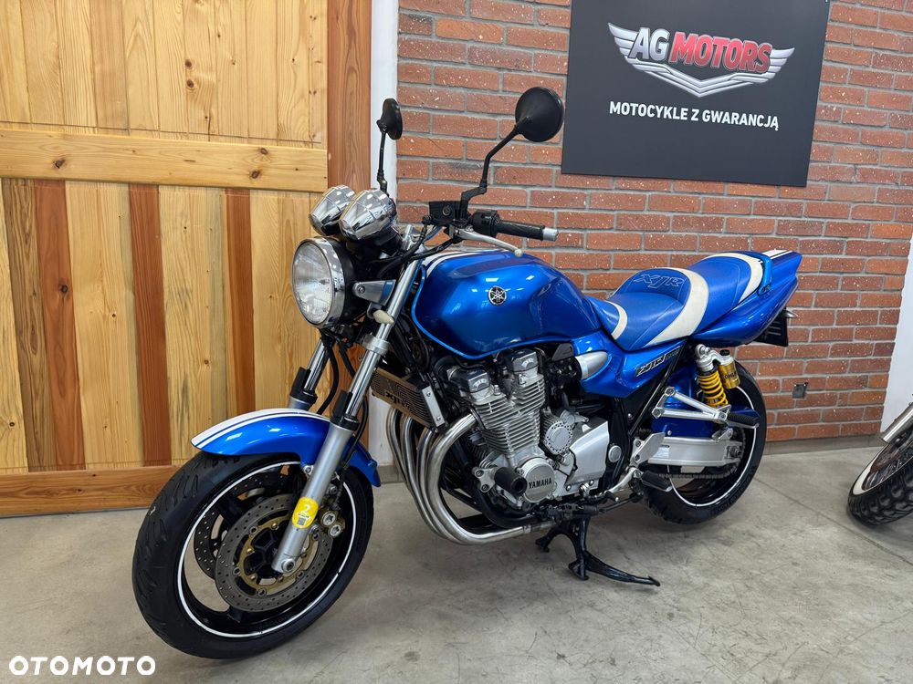 Yamaha XJR - 18