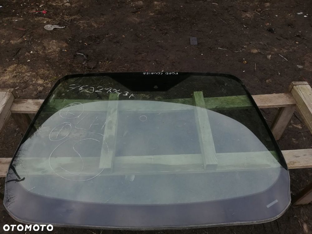 SZYBA PRZEDNIA FORD TOURNEO COURIER - 2