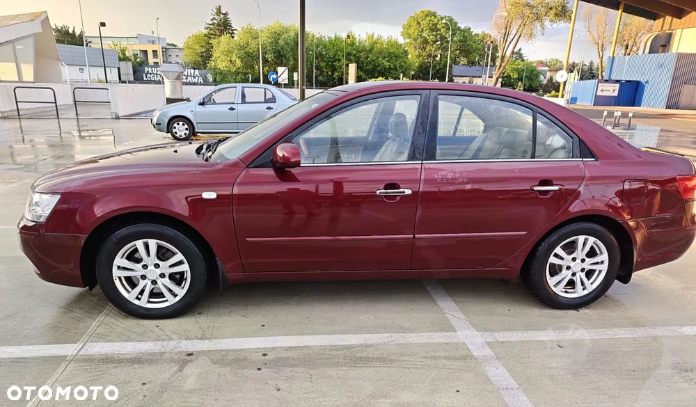 Hyundai Sonata - 4