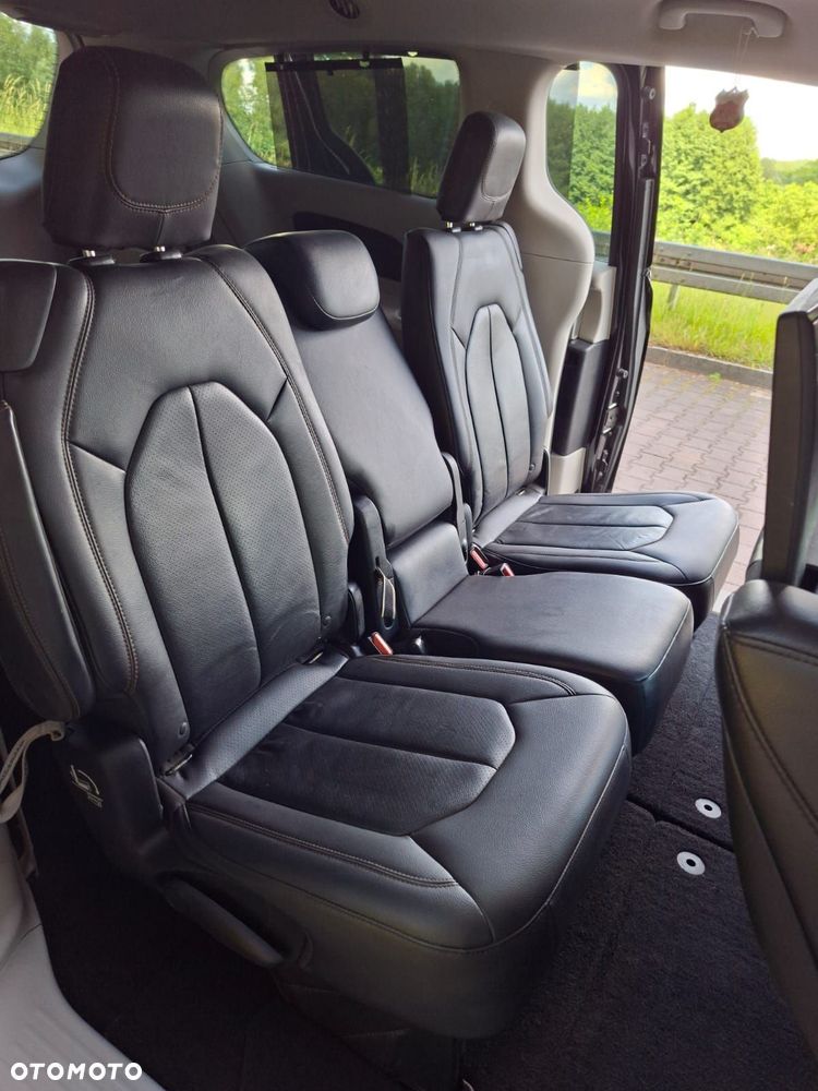 Chrysler Pacifica - 27