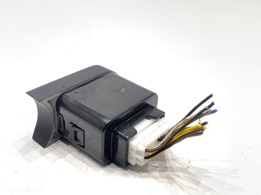 GNIAZDO USB  KIA CEE'D Sportswagon (JD) 2012 - 2018 1.6 CRDi 136 100 kW [136 KM] olej napędowy 2015 - 2