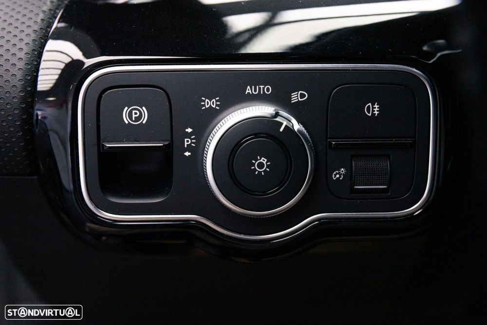 Mercedes-Benz CLA 250 e Shooting Brake AMG Line - 36