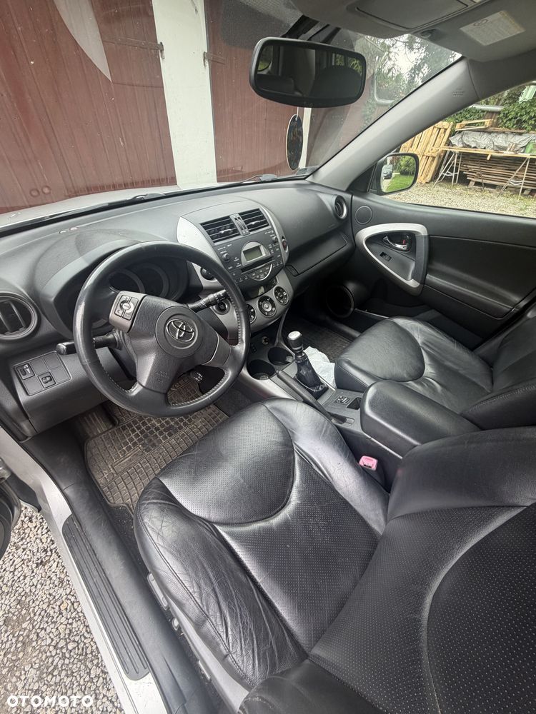 Toyota RAV4 - 4