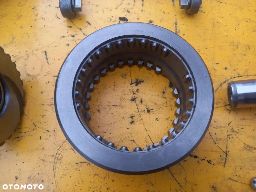 Elementy tylnego WOM 540/1000 New Holland 6640 - 5