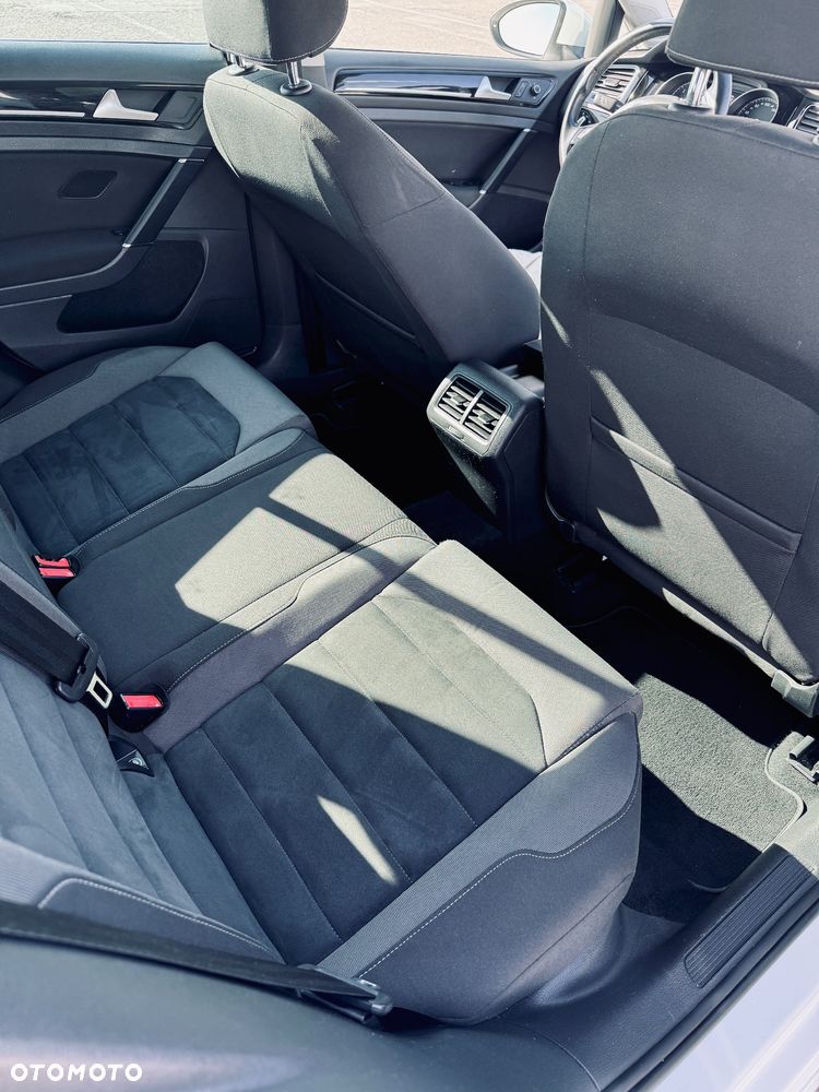 Volkswagen Golf - 8