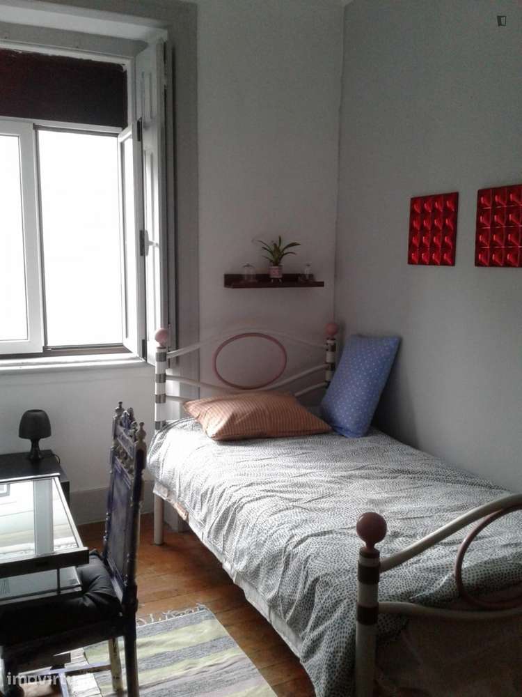 Quarto - localizado em Anjos Lisbon - Grande imagem: 2/12