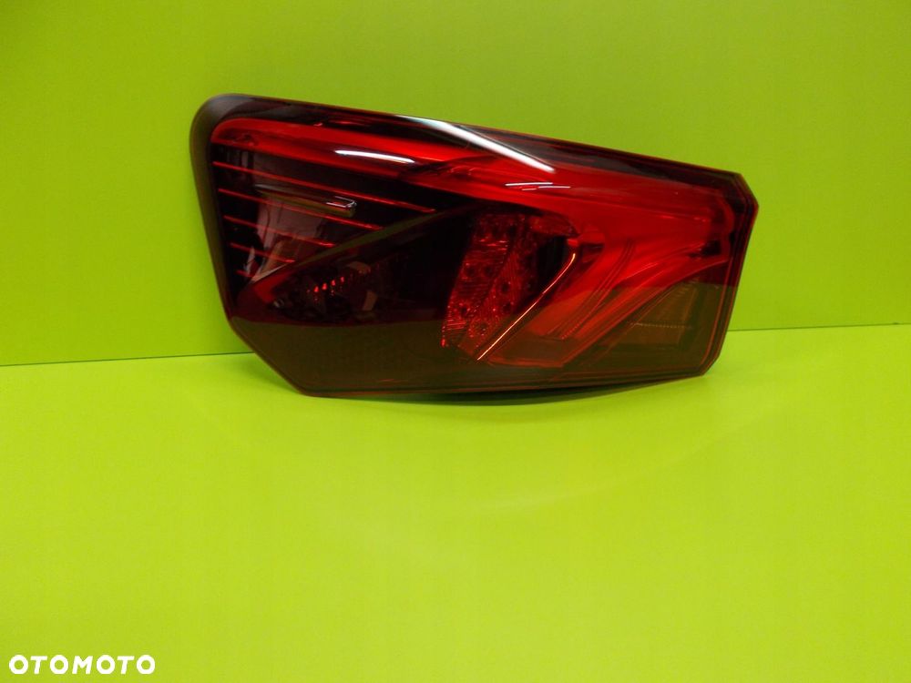 TOYOTA AVENSIS 27 LIFT T29 14-19 81560-05310 LAMPA LEWA LED TYŁ TYLNA KOMBI