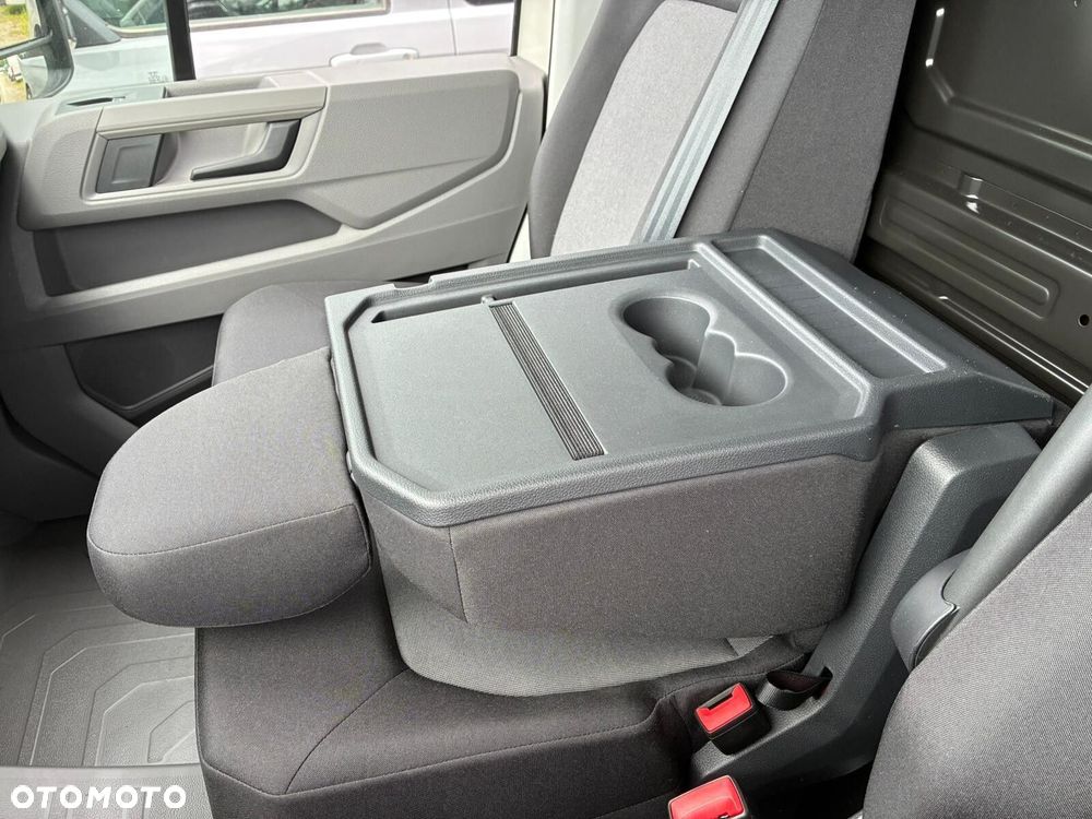 Volkswagen Crafter 35 Furgon z wysokim dachem 2,0 177 KM /Automatyczna r. o. 4490 mm - 18