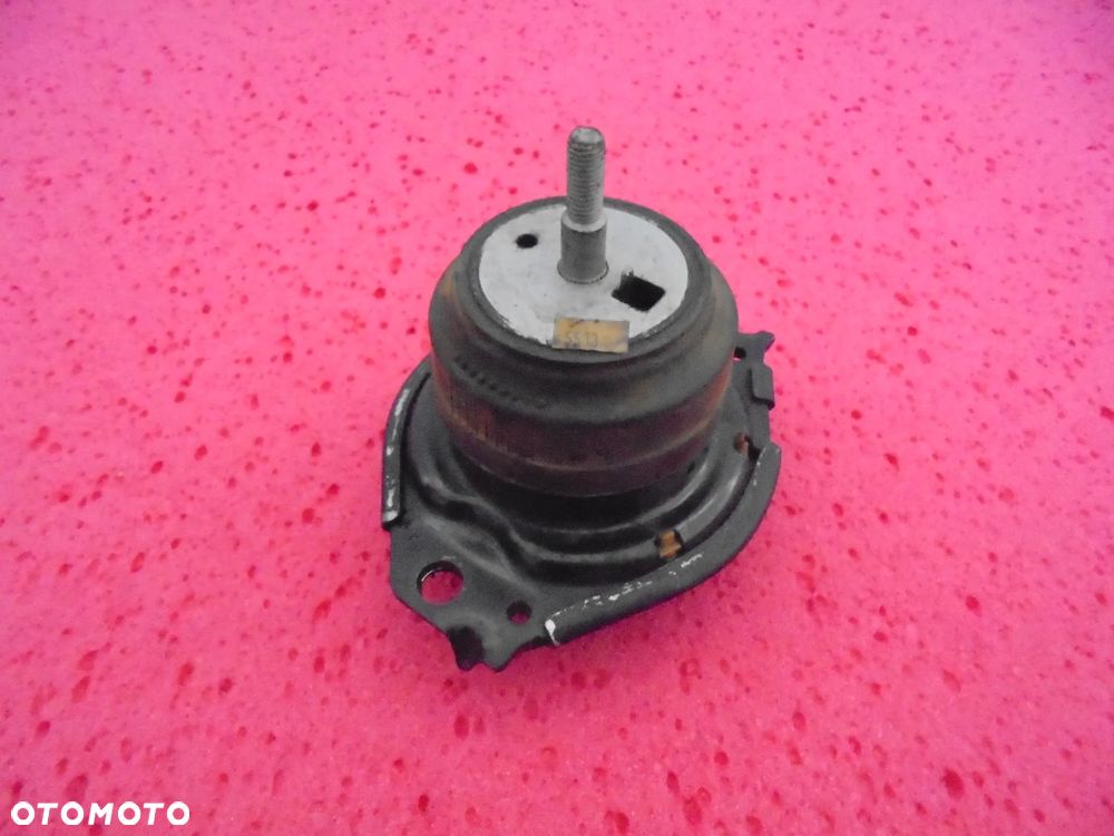 JEEP GRAND CHEROKEE PODUSZKA SILNIKA 5,7 HEMI - 1