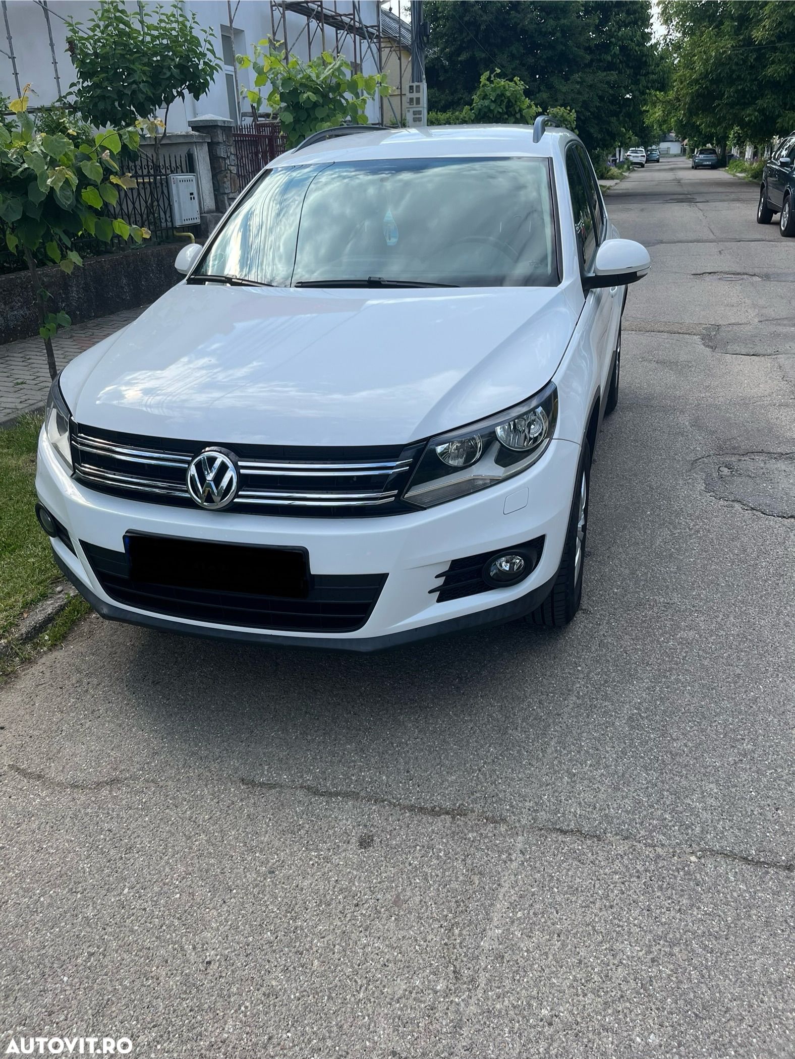 Volkswagen Tiguan 2.0 TDI DPF BlueMotion Technology Exclusive - 1