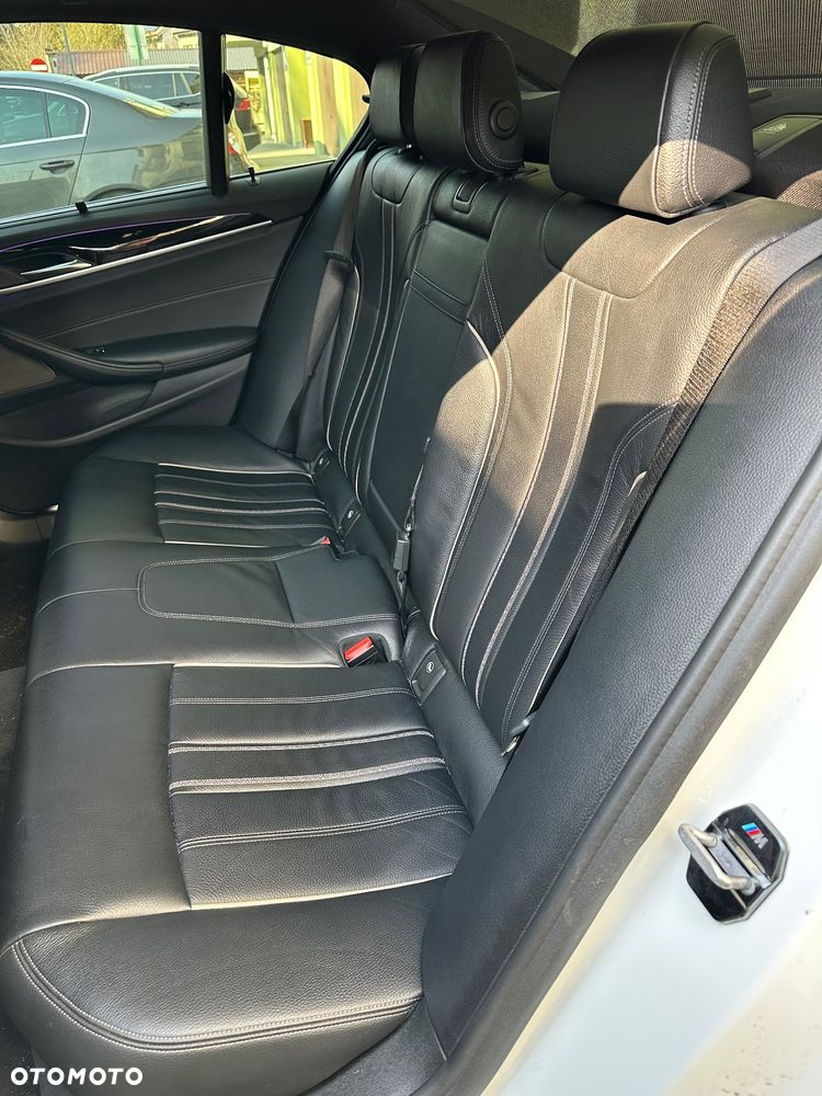BMW Seria 5 M550i xDrive sport - 18