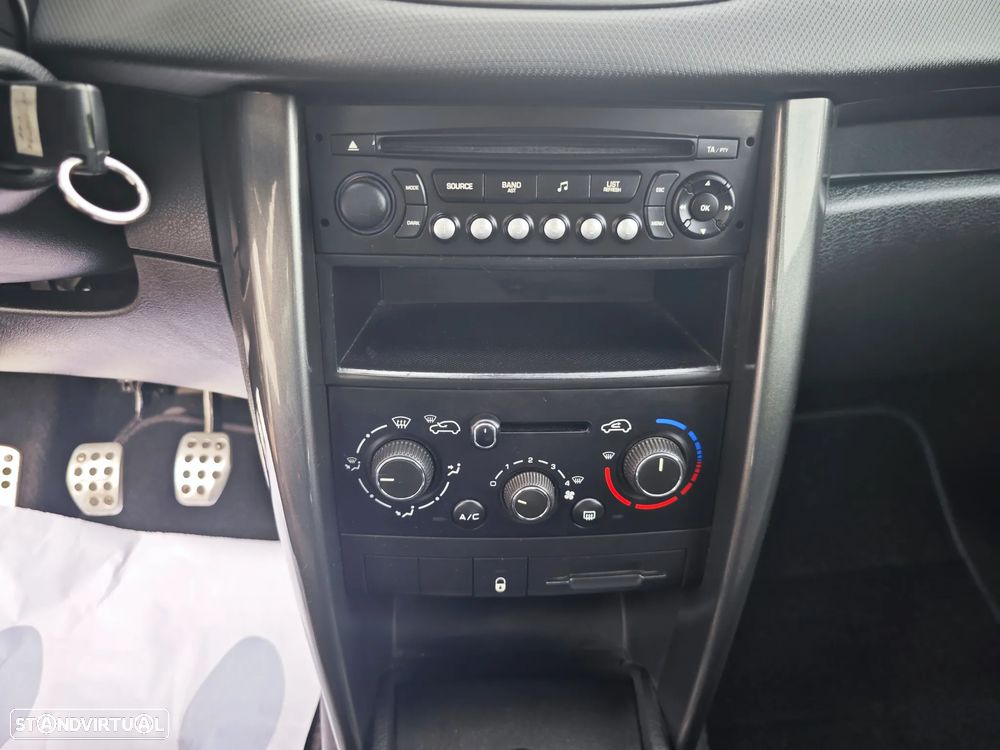 Peugeot 207 1.4 16V SE Sportium - 15