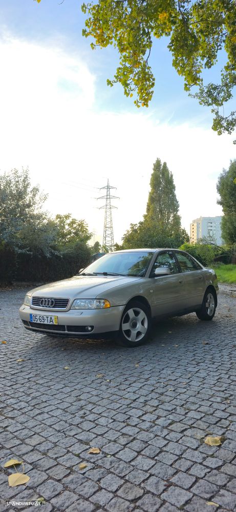 Audi A4 - 1