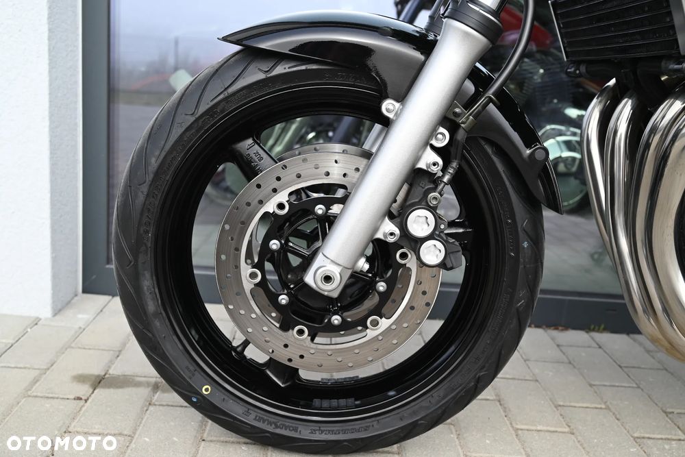 Yamaha XJR - 32