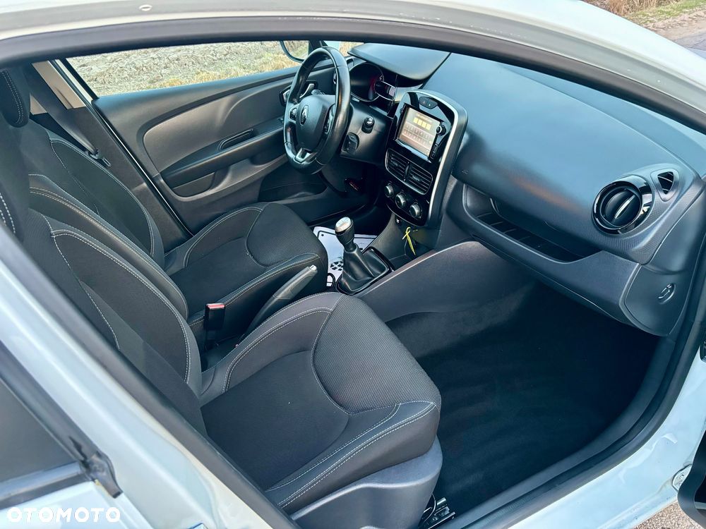 Renault Clio 1.2 16V 75 Collection - 11
