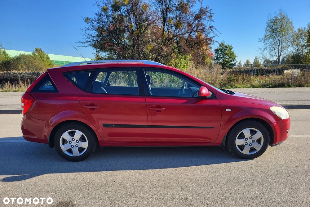 Kia Ceed - 10