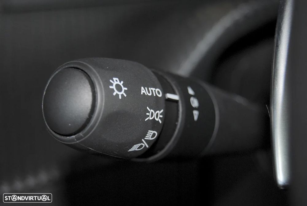 Peugeot 2008 1.2 Hybrid Allure e-DCS6 - 27