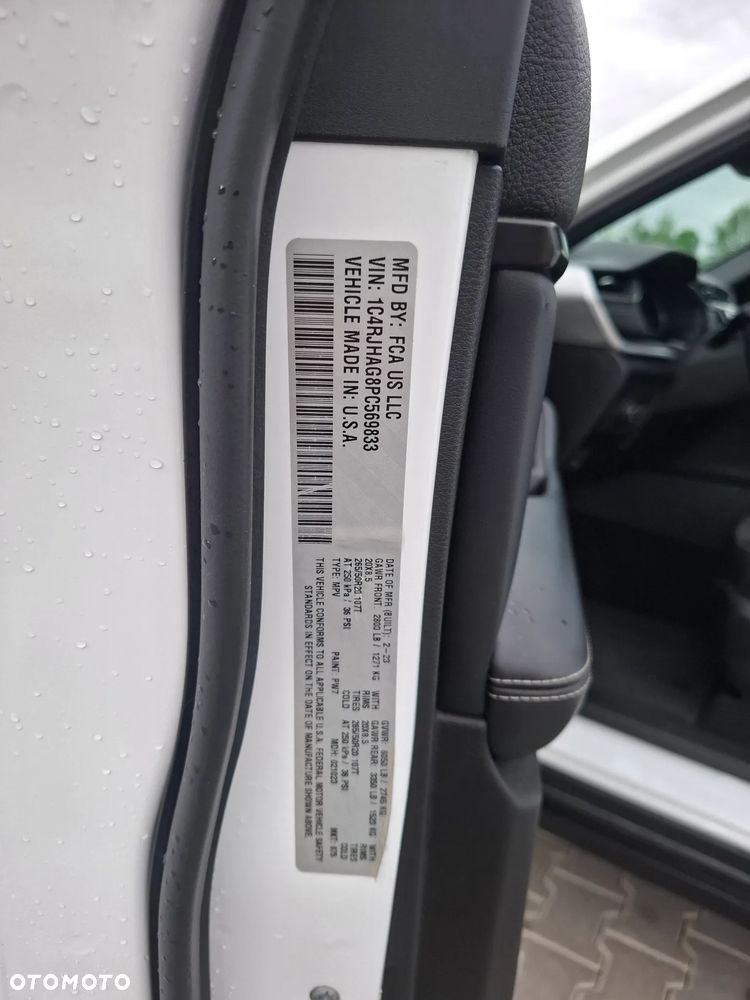 Jeep Grand Cherokee - 20