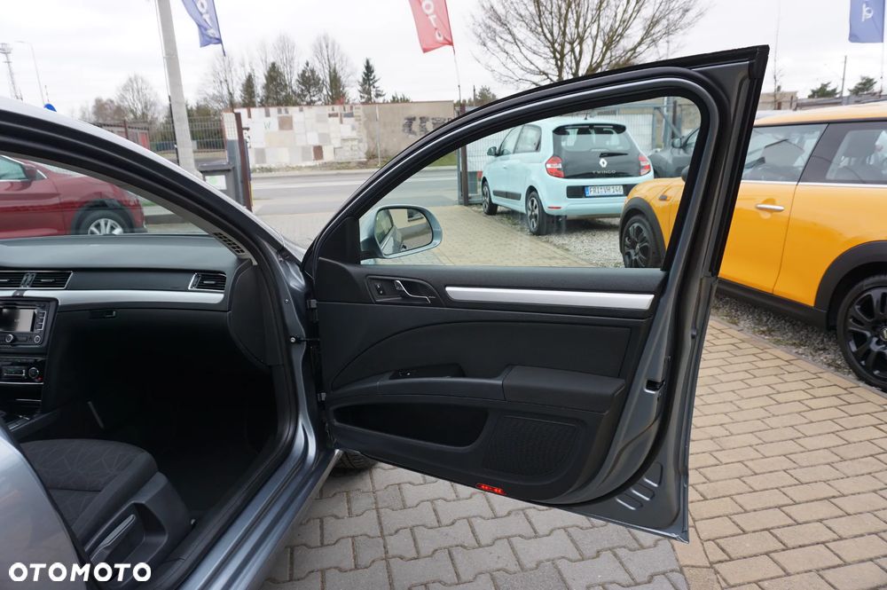 Skoda Superb 2.0 TDI DSG FAMILY - 22