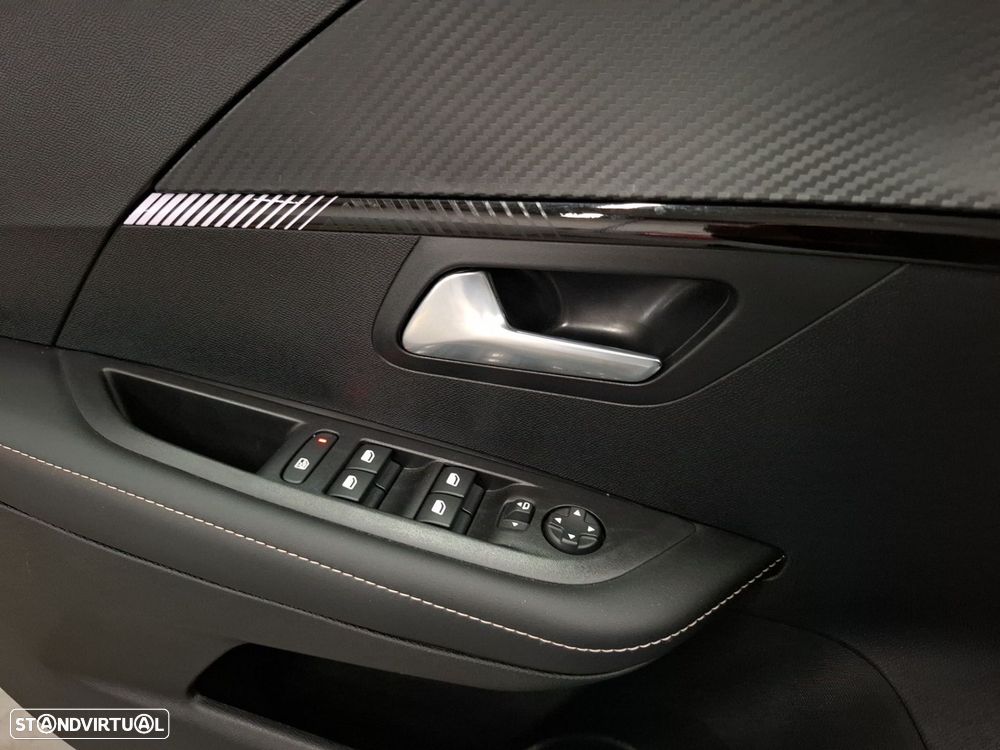 Peugeot 208 1.2 Hybrid Allure e-DCS6 - 23