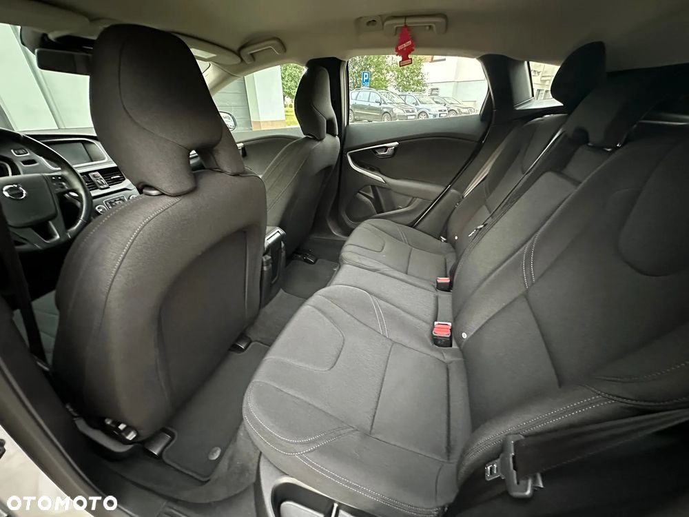 Volvo V40 D3 Drive-E R-Design Kinetic - 12