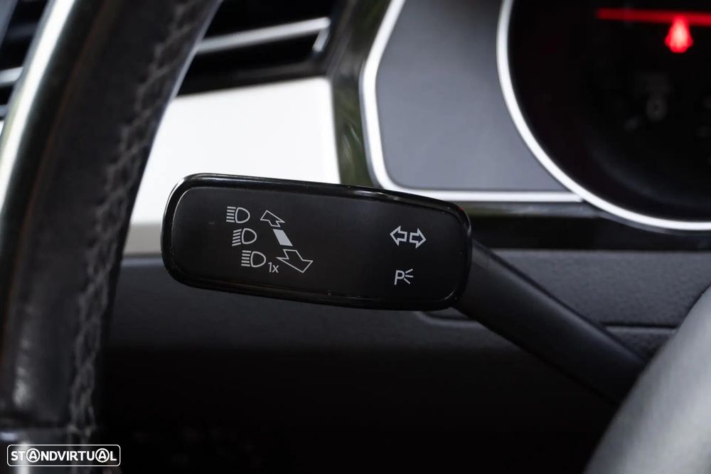 VW Passat Variant 1.6 TDI Confortline DSG - 36