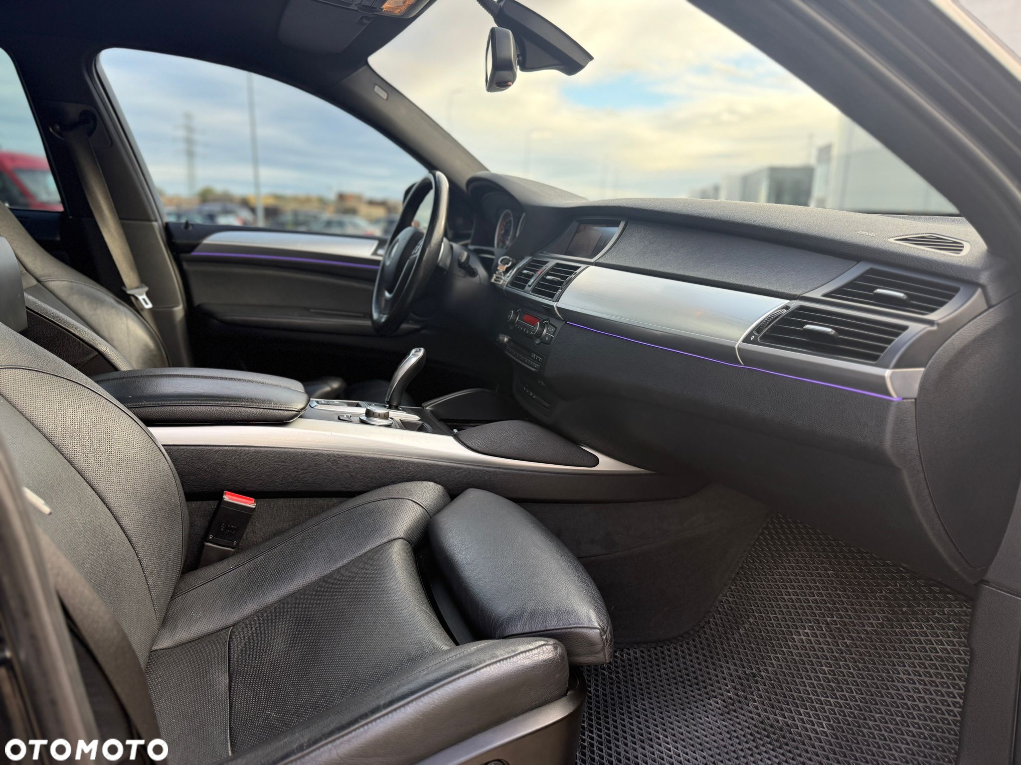 BMW X6 xDrive50i - 9