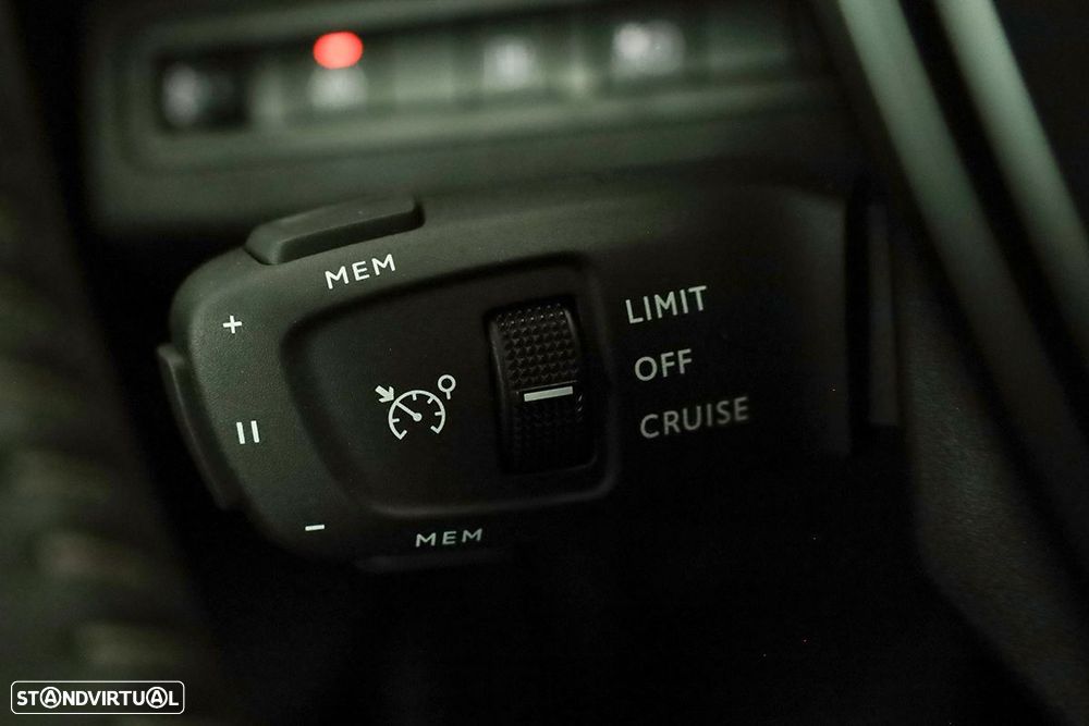 Peugeot 3008 1.6 Hybrid Allure e-EAT8 - 19