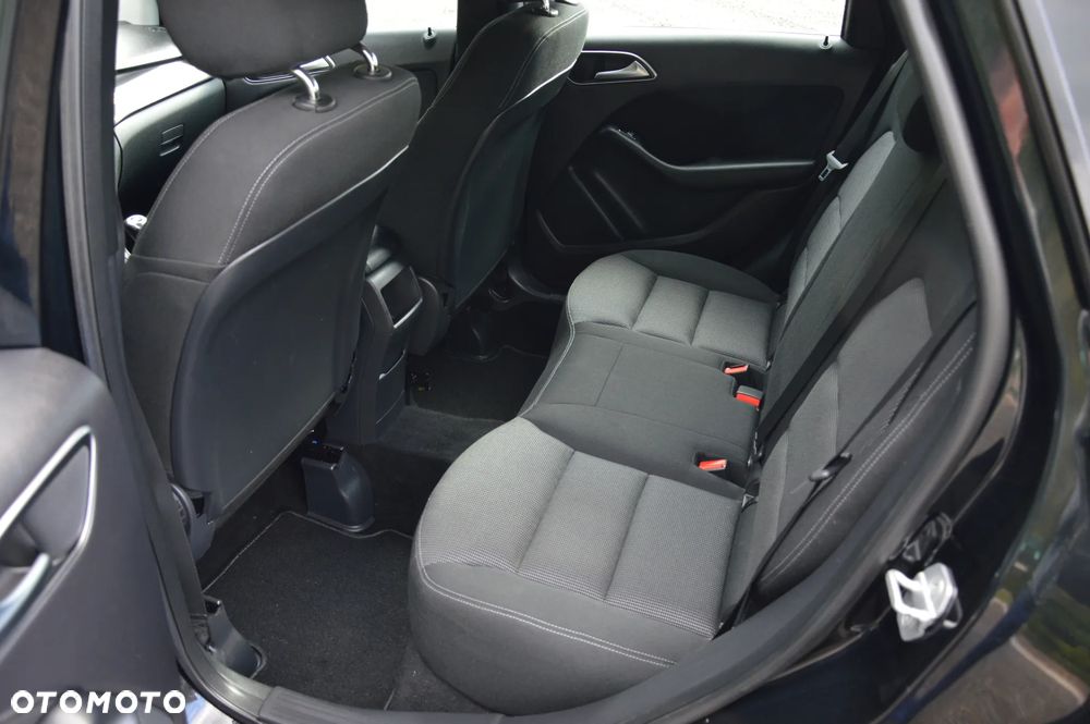 Mercedes-Benz Klasa B 180 CDI (BlueEFFICIENCY) - 36