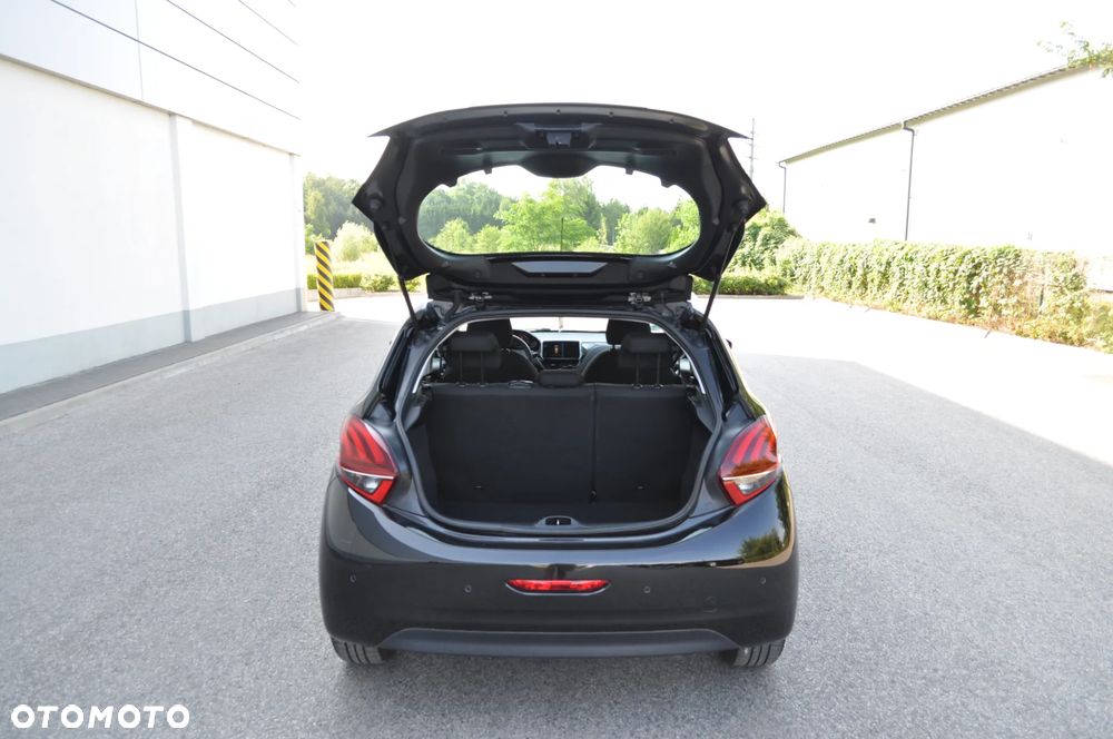 Peugeot 208 - 36