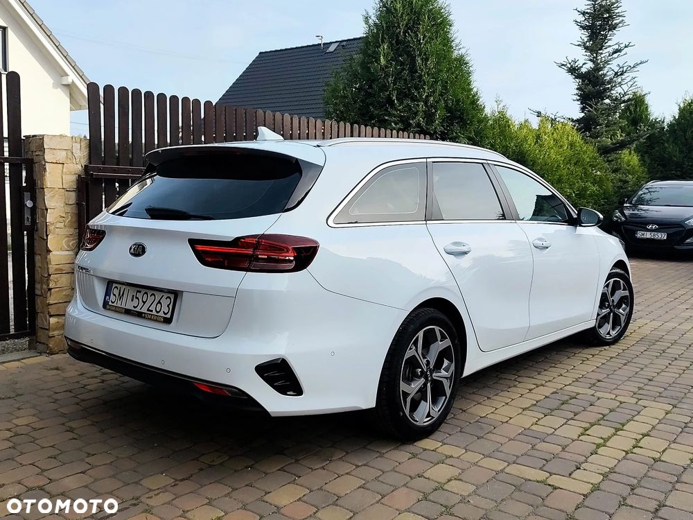 Kia Ceed 1.6 CRDi (48V Mild-Hybrid) Platinum - 31
