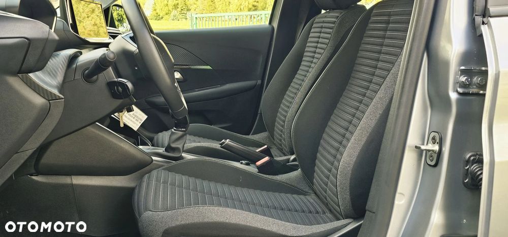Peugeot 208 - 23