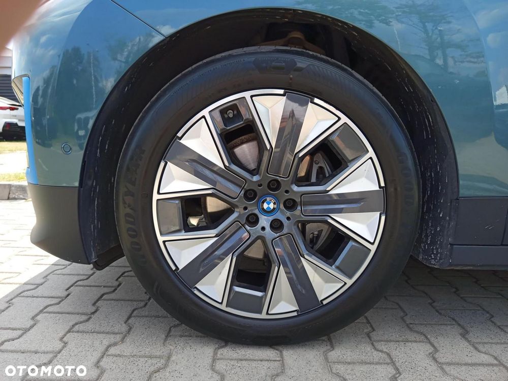 BMW iX - 11