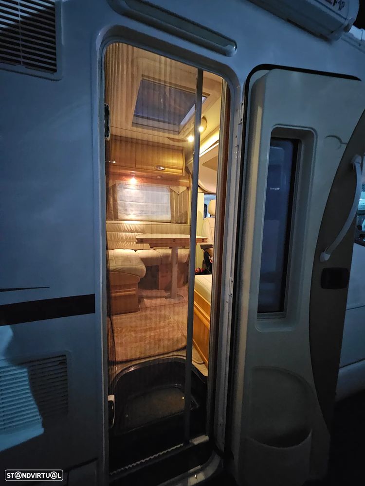 Rapido Le Randonneur 9083DF CHASSI AL-KO CAMA TRANSVERSAL + BASCULANTE - 58