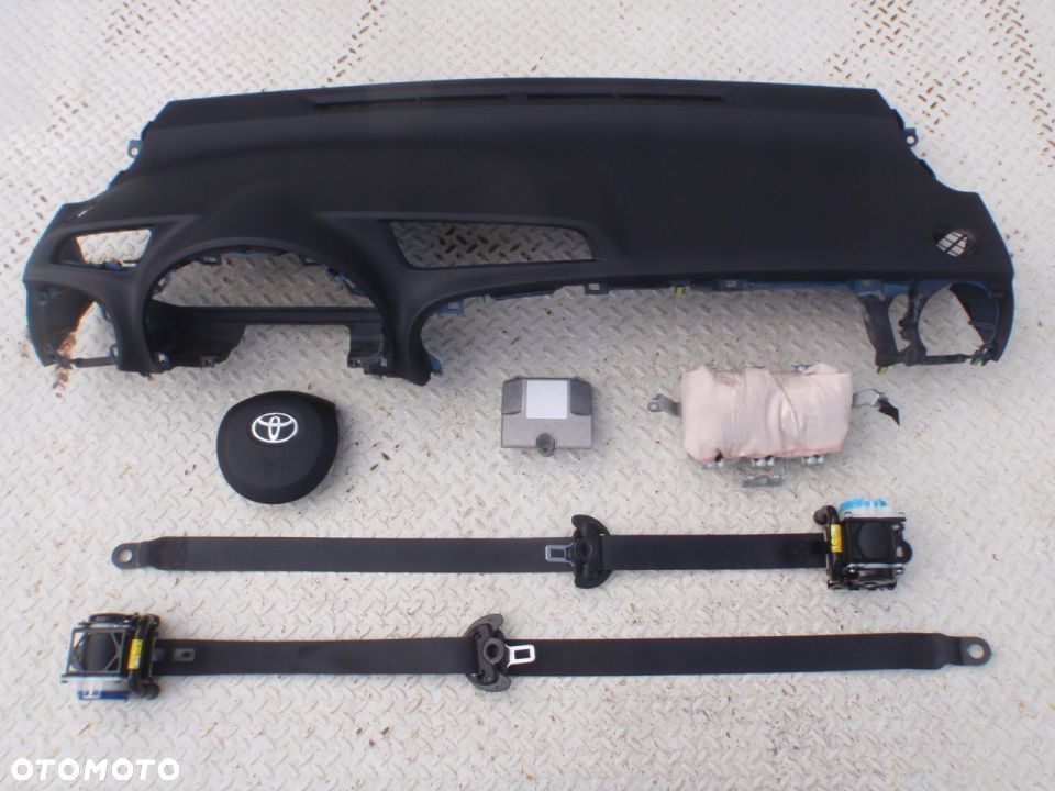 TOYOTA YARIS 3 III DESKA KONSOLA KOKPIR PULPIT PÓŁKA PARAPET PODUSZKI POWIETRZNE KIEROWCY PASAŻERA KOLAN AIRBAG PASY PAS komplet OKAZJA Raz2 !!! - 2