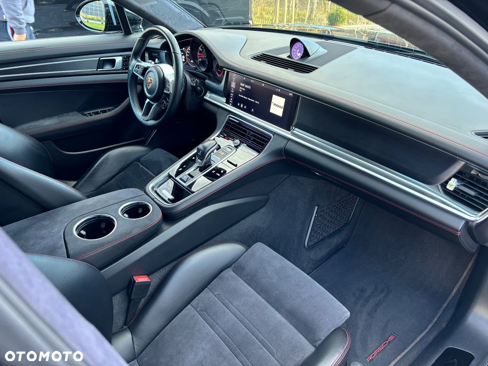 Porsche Panamera GTS Sport Turismo - 19