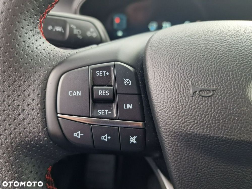 Ford Focus 1.0 EcoBoost Hybrid ST-LINE X - 17