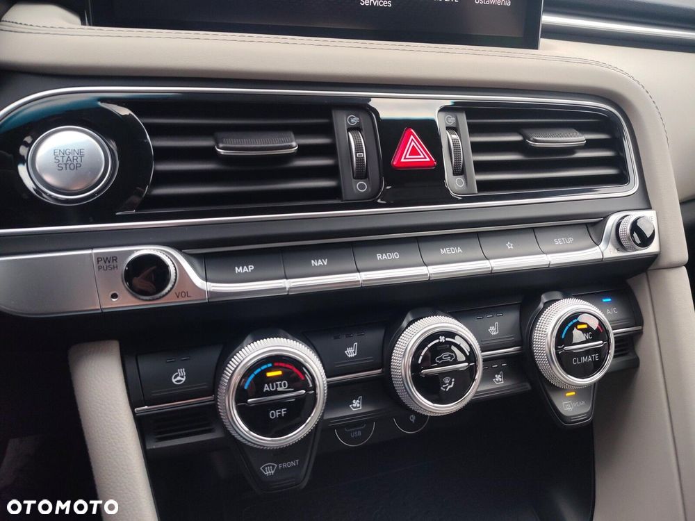 Genesis G70 2.0T Plus RWD 8AT Sport - 23