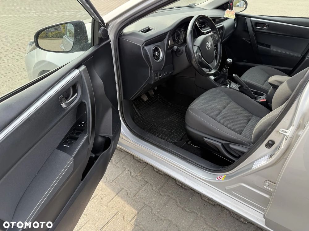 Toyota Corolla 1.6 Classic Plus - 12