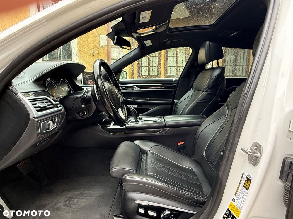 BMW Seria 7 750Li xDrive - 22