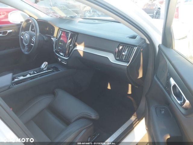 Volvo V60 Cross Country B5 B AWD Ultimate - 9