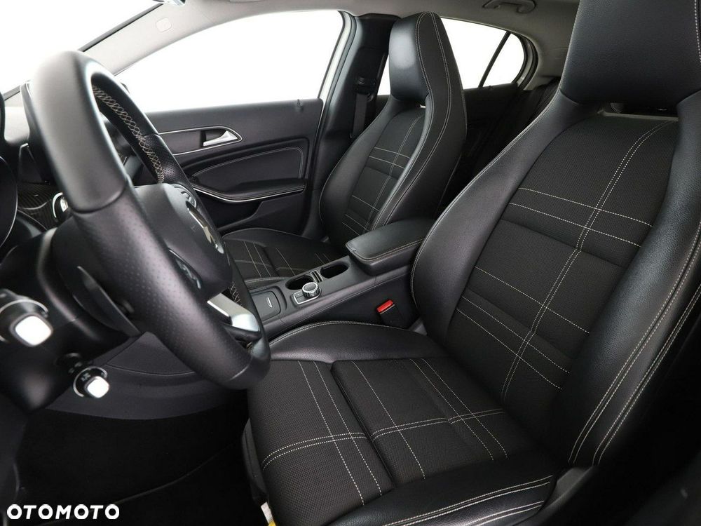 Mercedes-Benz GLA 250 4-Matic Urban - 14