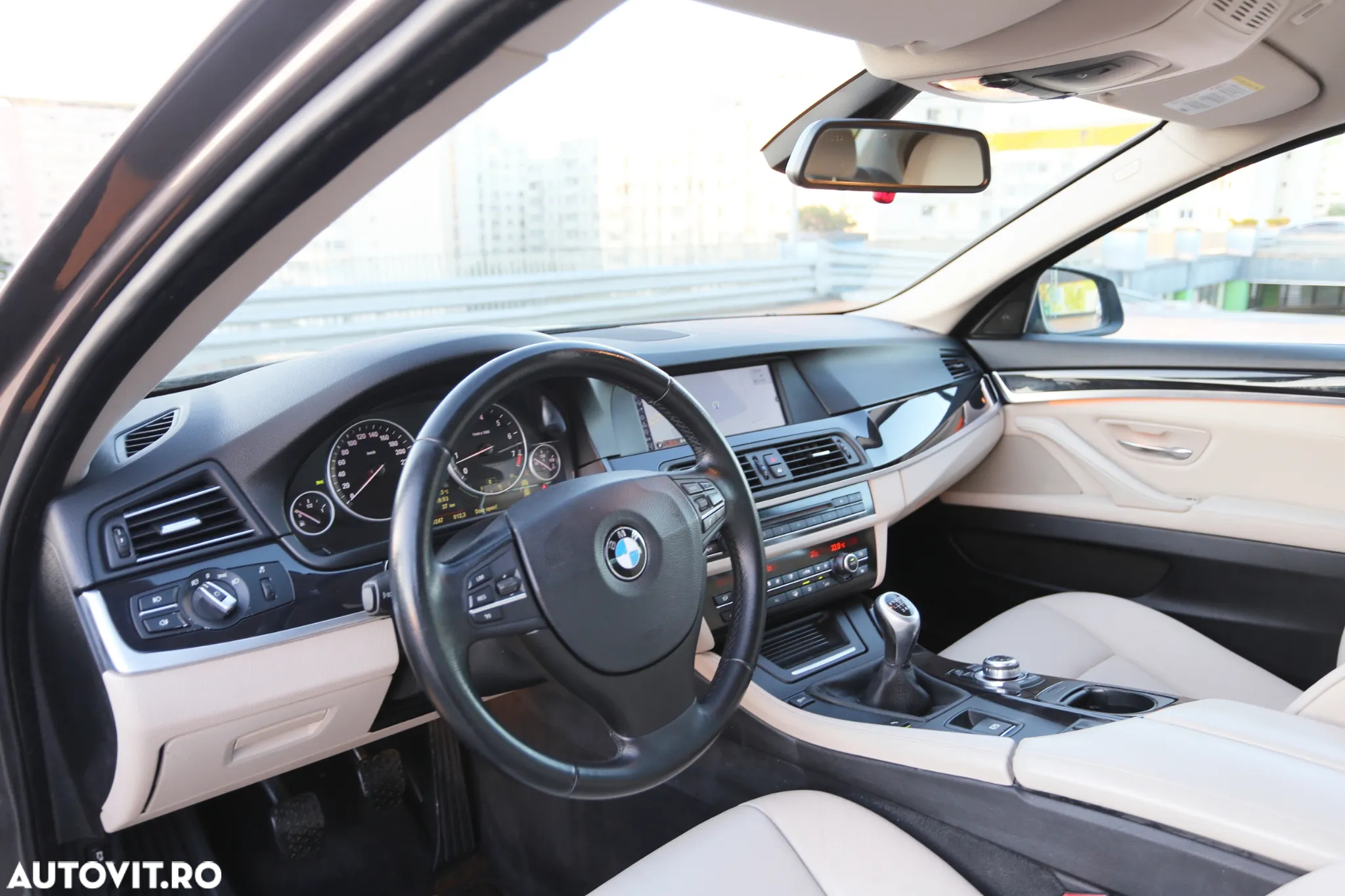 BMW Seria 5 528i - 13