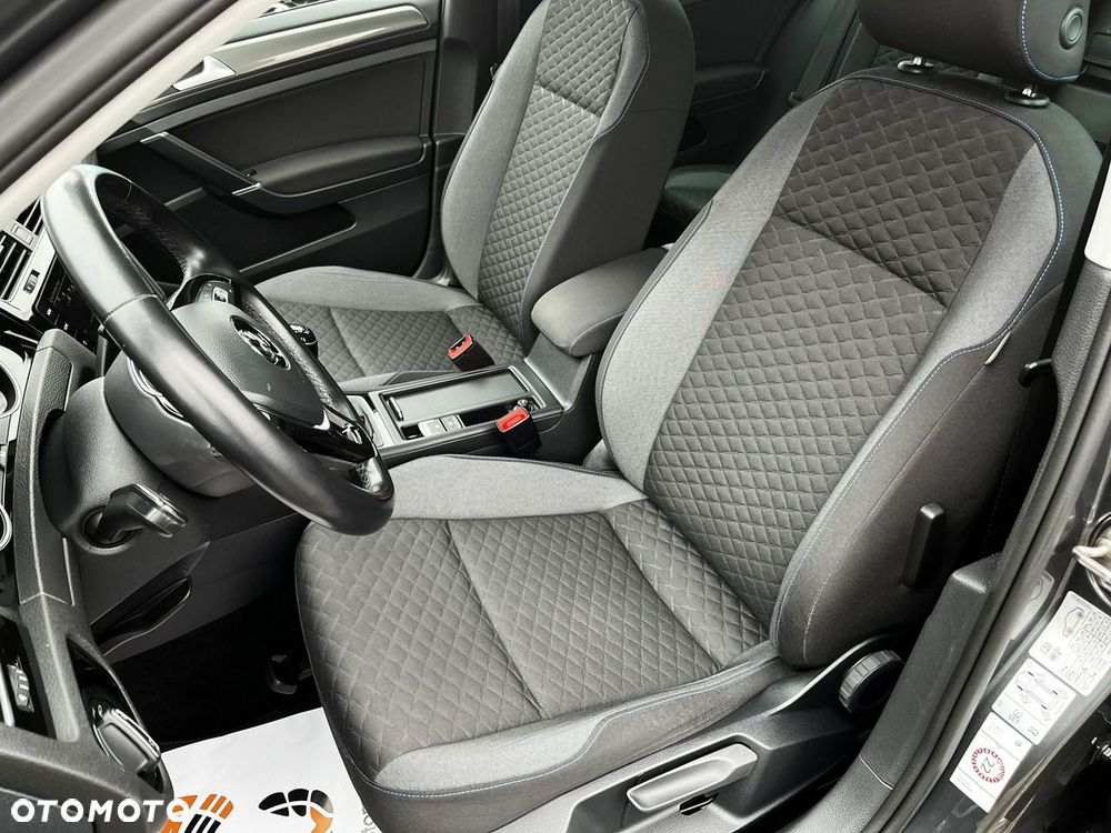 Volkswagen Golf - 9