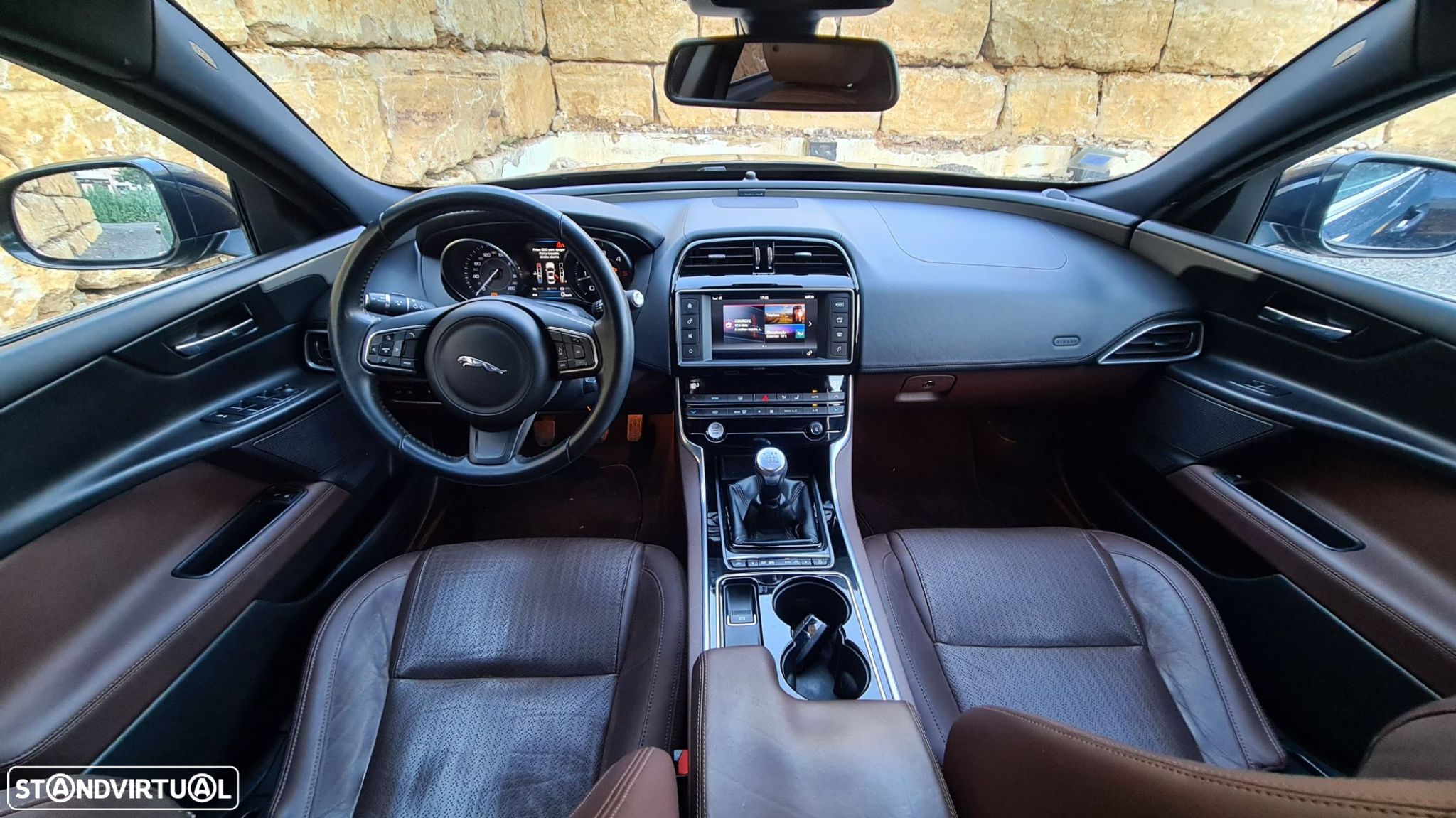 Jaguar XE 2.0 D Prestige - 9
