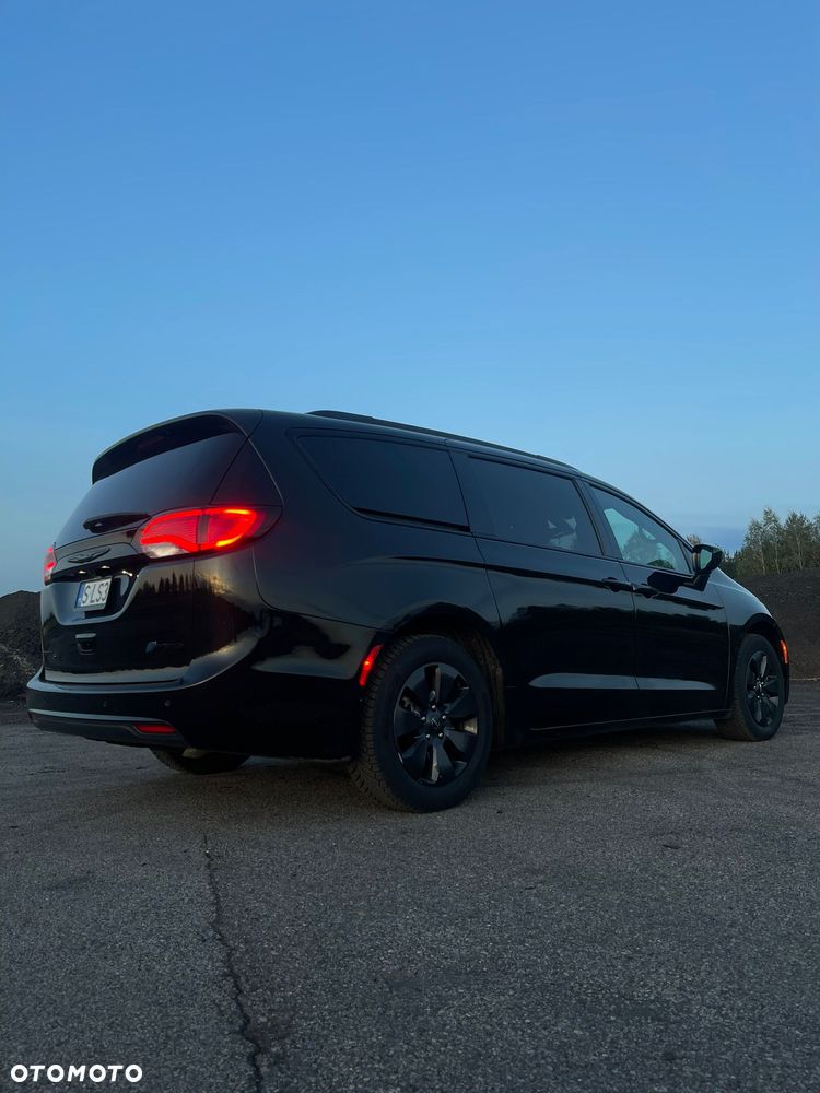 Chrysler Pacifica - 30