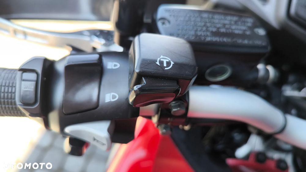 Honda VFR - 12