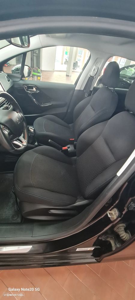 Peugeot 208 - 16